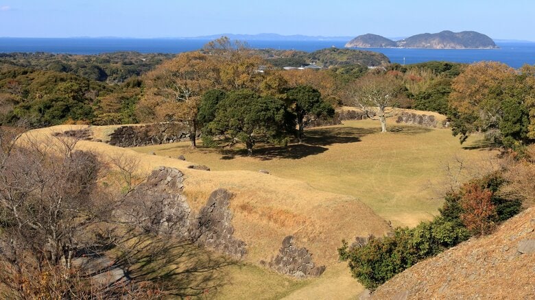陣跡のテーマパーク！秀吉の朝鮮出兵の拠点「名護屋城」と豊臣軍オールスターの陣跡に見る武将たちの個性と権力｜FNNプライムオンライン