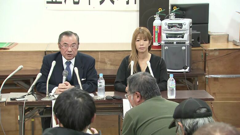 投資会社の赤沢芳樹社長と酒井薫子さん