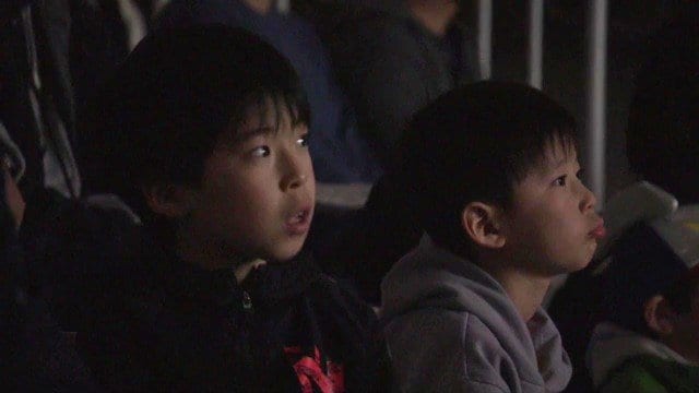 真剣…子どもたちも映画の世界へ引き込まれる