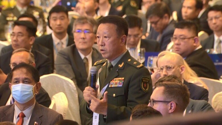 フィリピンの大統領をどう喝するような質問をした中国人民解放軍の少将