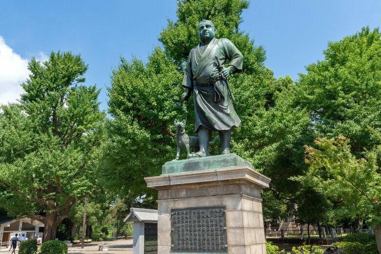 上野の西郷隆盛像　足下には愛犬の姿が