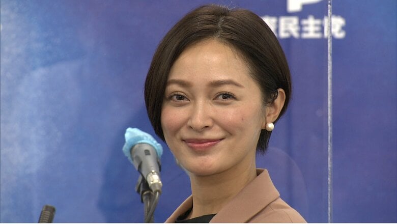 立候補を表明した際の市井紗耶香氏　2021年