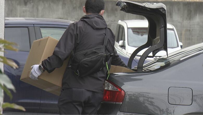 容疑者の自宅などを家宅捜索