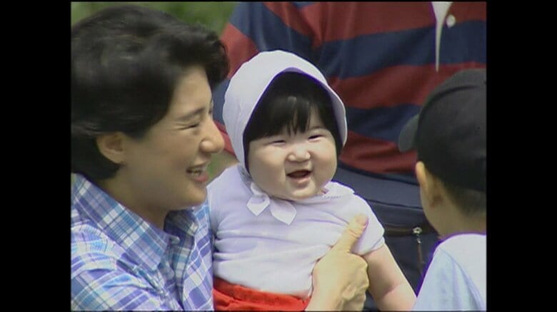 すれ違う人々に笑顔を見せる愛子さま2