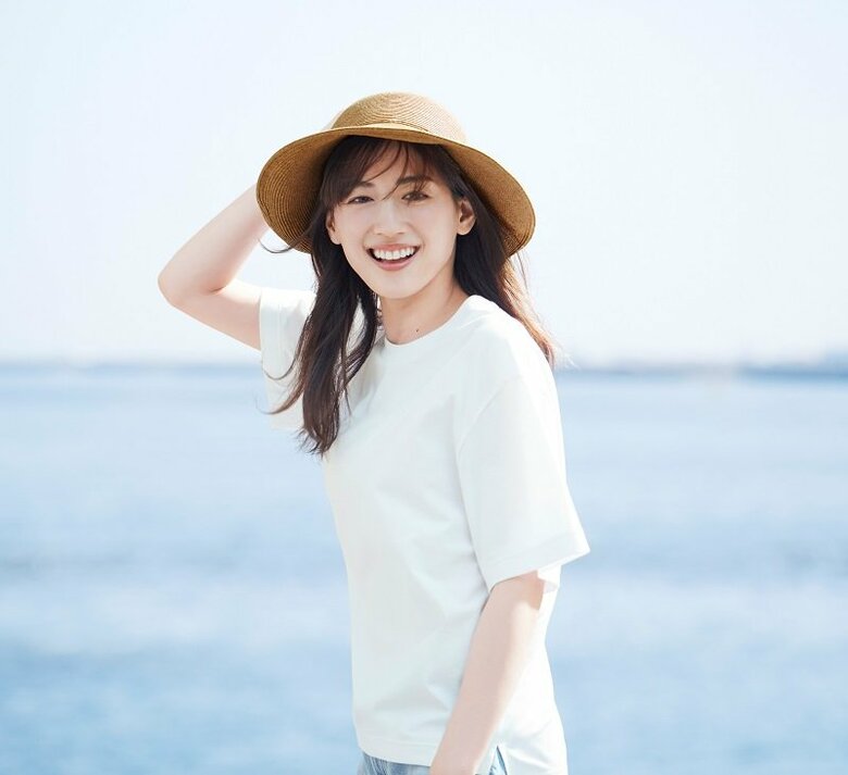 麦わら帽子と白Tが爽やか