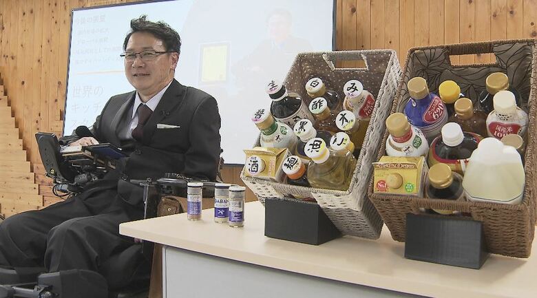 自ら開発した「トップキャプス」を発表する堀内さん（7月9日、長野県庁）
