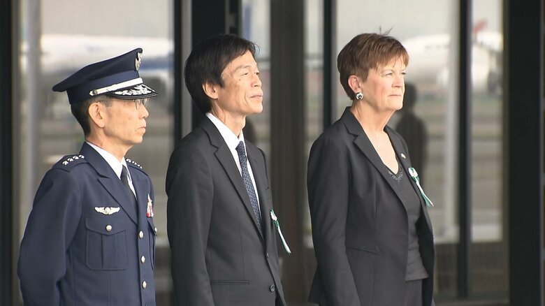 宮内庁長官（中）と駐日ノルウェー大使（右）