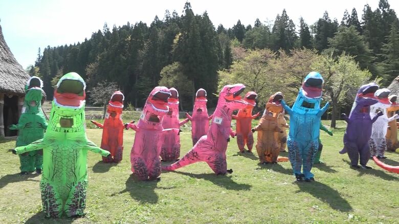 ラジオ体操をするティラノサウルス