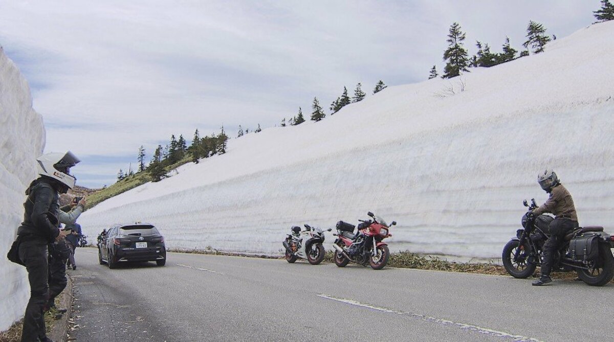 迫力！4メートルの雪壁 「志賀草津高原ルート」開通 長野県山ノ内町と