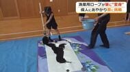 漁業用ロープが筆に変身　夏休み中の子供たち　郷土の偉人にあやかり自作の筆で書道に挑戦