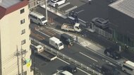 環七でトラックが歩道乗り上げ　タクシーなど4台絡む事故で計5人けが　片側一車線が通行止め　東京・足立区