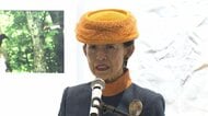 久子さま　駐日大使らが写した“日本”を鑑賞　久子さま撮影のリスの“決定的瞬間”も展示