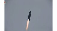 新設の「ミサイル総局」が指導…北朝鮮「火星15」型の発射訓練の写真公開　事前計画なしに金総書記が命令