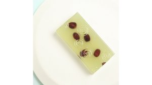 音がクセになる…波紋で“雨の音”を表現した和菓子の作り方が興味深い