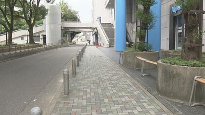 数十m程引きずられる…未明に建物敷地内で居眠り中の男性がバッグ奪われる 逃走車両を止めようとして振り落とされケガ