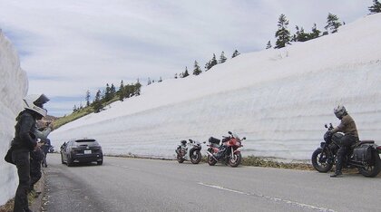 迫力！4メートルの雪壁　「志賀草津高原ルート」開通　長野県山ノ内町と群馬県草津町をつなぐ全長23キロ