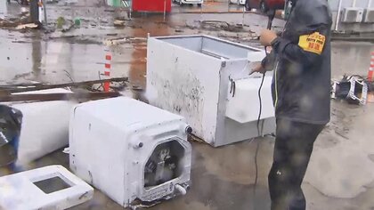 泥まみれの洗濯機が道路に…「うわーひどい」濁流が襲った福知山市　京都市では駐輪場の屋根吹き飛ぶ【台風7号被害】