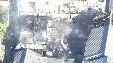 玄関近くのガスボンベ破裂か　住宅火災で4人死亡　三重・津市