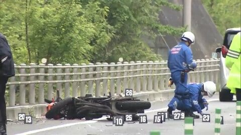 バイク走行中にシカと衝突か　路上に転倒した男性をひき逃げ疑いで61歳女を逮捕「逃げたことに間違いない」群馬