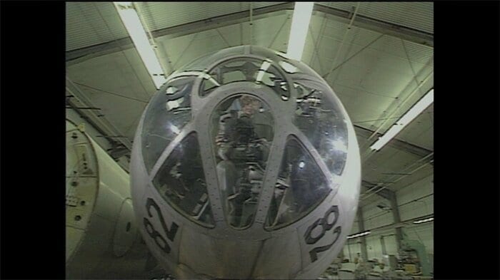 ガラス張りのエノラ・ゲイ機首部(1990年当時)