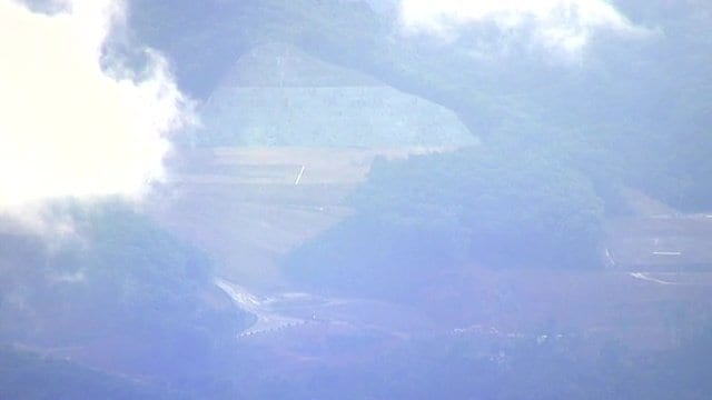福島市の西部にある先達山 山肌がむき出しに