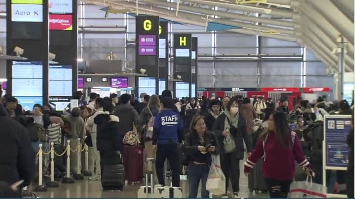 混雑する国際線出発エリア
