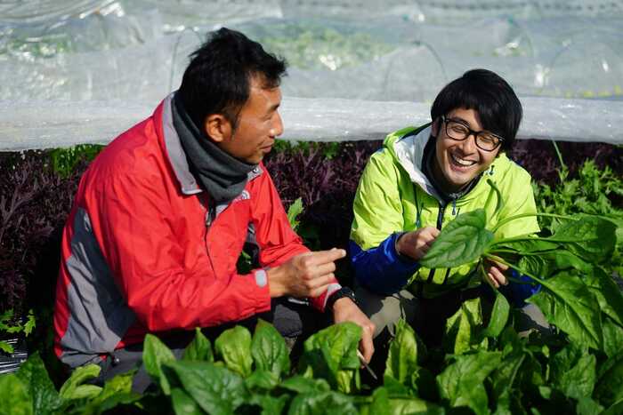 小野邦彦氏(右)と「京都・亀岡 柴田ファーム」柴田氏(左)