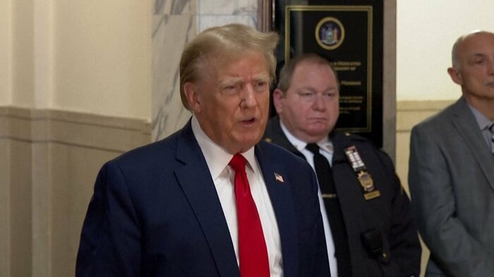 ニューヨークの裁判所に出廷したトランプ氏。一族企業をめぐる裁判も続く。(12月7日)