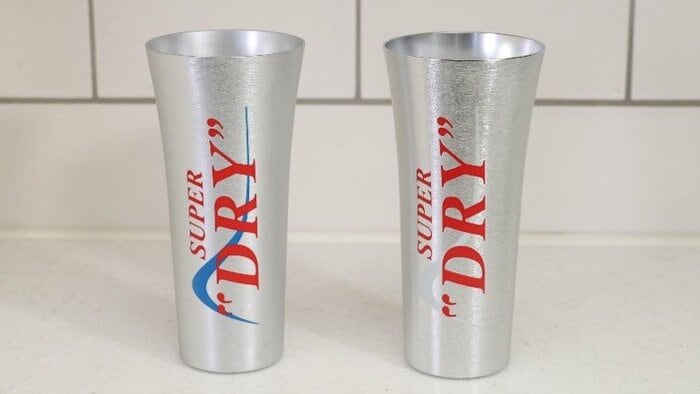 キンキンタンブラーも冷えると辛口カーブが青色に変化する