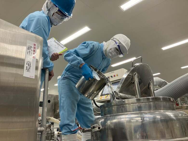 おむつ発想の日焼け止めクリーム「by365（バイサンロクゴ）」の新たな挑戦は、処方開発数100超の最難関「ジェルタイプ」。発売にこぎつけた研究者と製造技術者の奮闘とは？