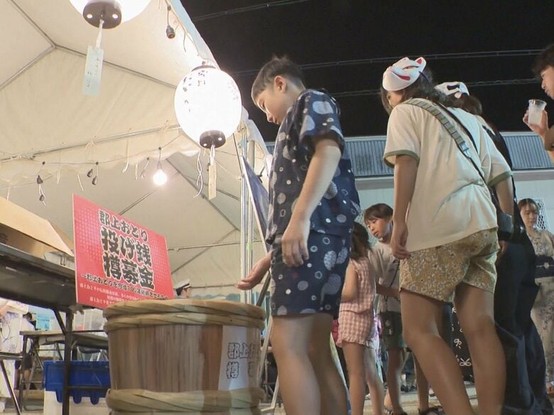 初日は20万円超集まる…郡上の『徹夜おどり』会場で始まった“投げ銭制度” 1年間3000万円かかるコストの財源に｜FNNプライムオンライン