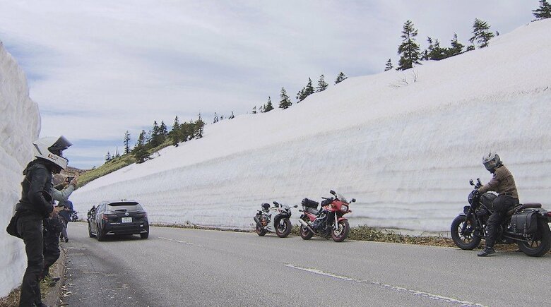 迫力！4メートルの雪壁　「志賀草津高原ルート」開通　長野県山ノ内町と群馬県草津町をつなぐ全長23キロ｜FNNプライムオンライン