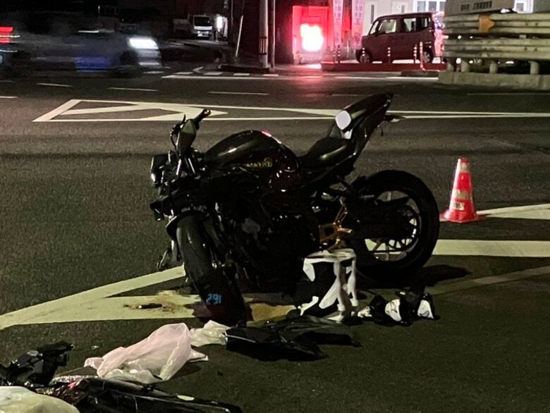広島・府中町で車とオートバイが衝突　バイクを運転していた男性（２０）が意識不明｜FNNプライムオンライン