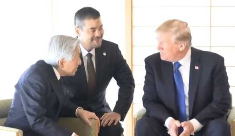 天皇皇后両陛下と面会するトランプ大統領