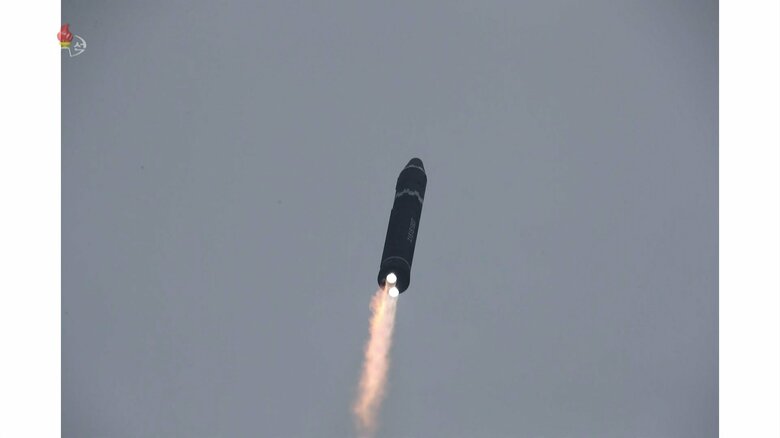 「火星15」型の発射訓練(朝鮮中央テレビ・2月19日放送)