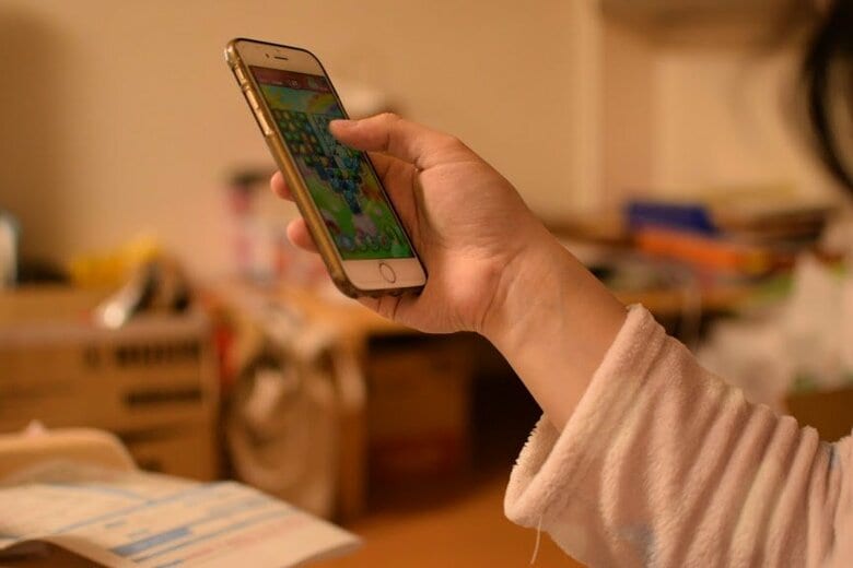 治療中のスマホはなるべく控えよう（画像はイメージ）