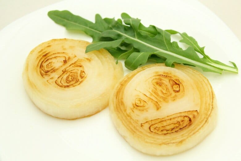 じっくり焼き上げたステーキで新玉ねぎの甘みを堪能