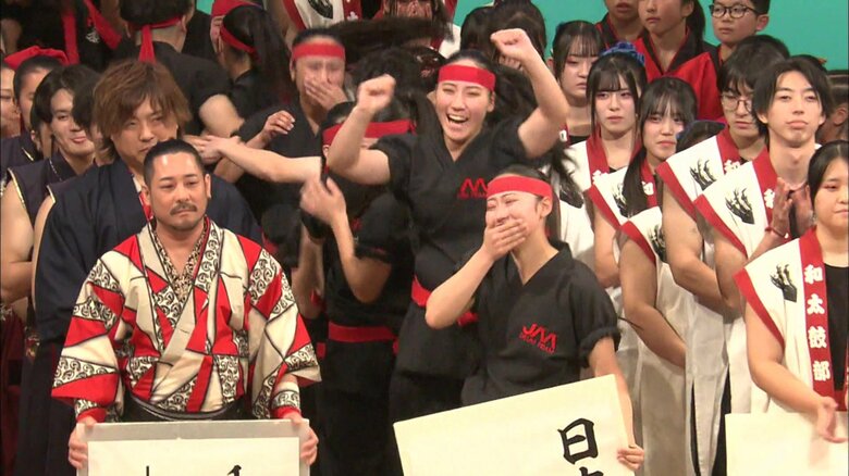 日本一は日本航空高校太鼓隊に