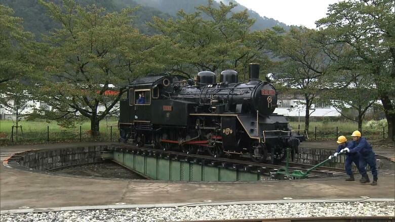 手動式の転車台で方向転換