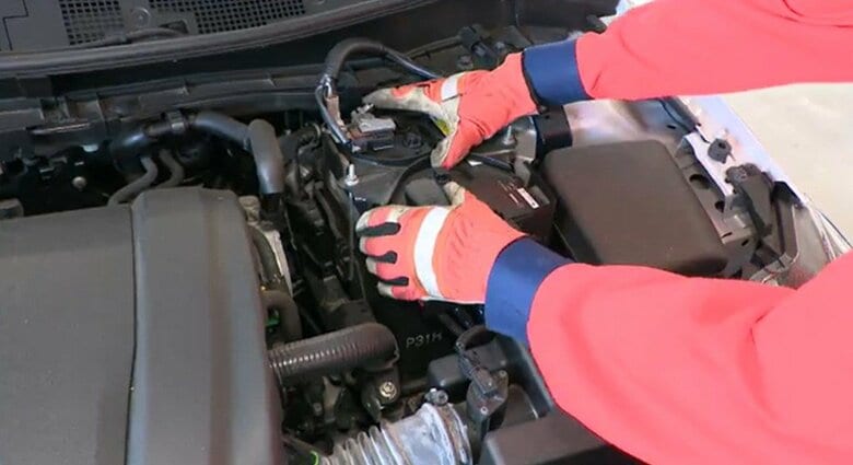チェックの際は手袋をし、車のエンジンを切ること