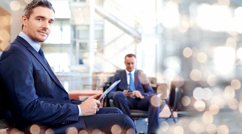 「オールド・ボーイズ・ネットワーク」は欧米でも法律での規制や訴訟を経て変化を余儀なくさせられてきた