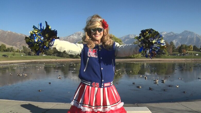 チアリーディングの格好でインタビューに答える様子