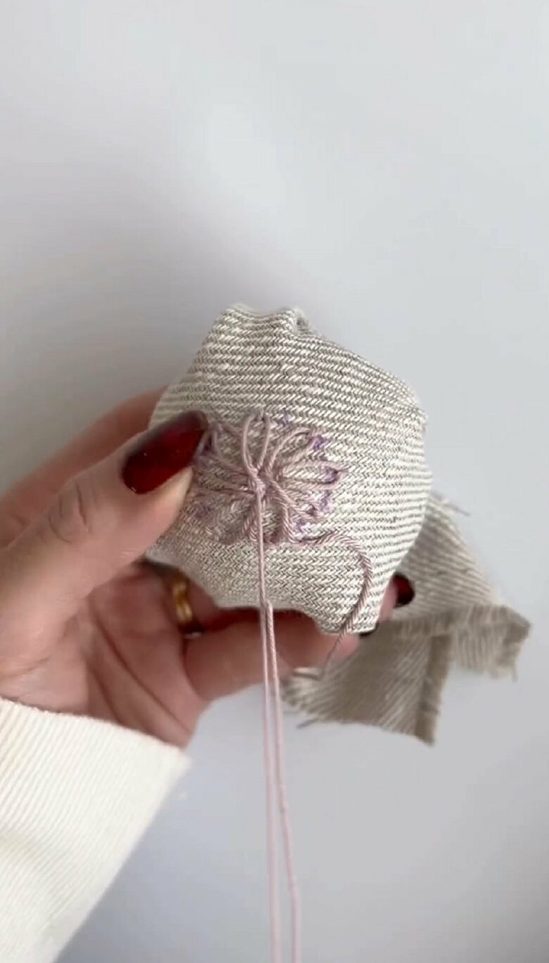 1周くるりと花びらを作る