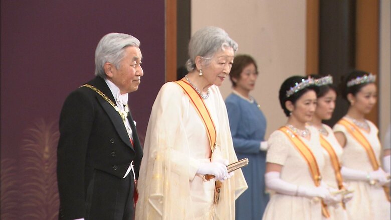新年の祝賀を受けられる陛下