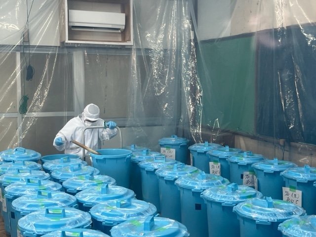 魚醤の生産工場は廃園になった幼稚園の園舎を利用している