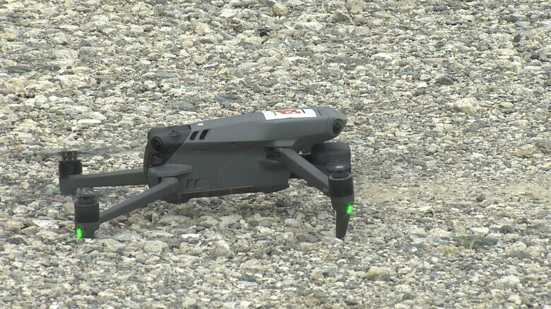 ドローンを飛ばして上空から現場の状況を確認