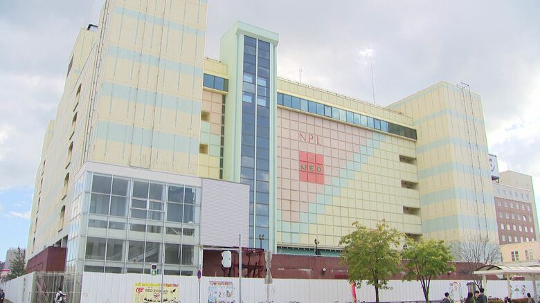 苫小牧駅前には10年以上解体されないままの建物も…