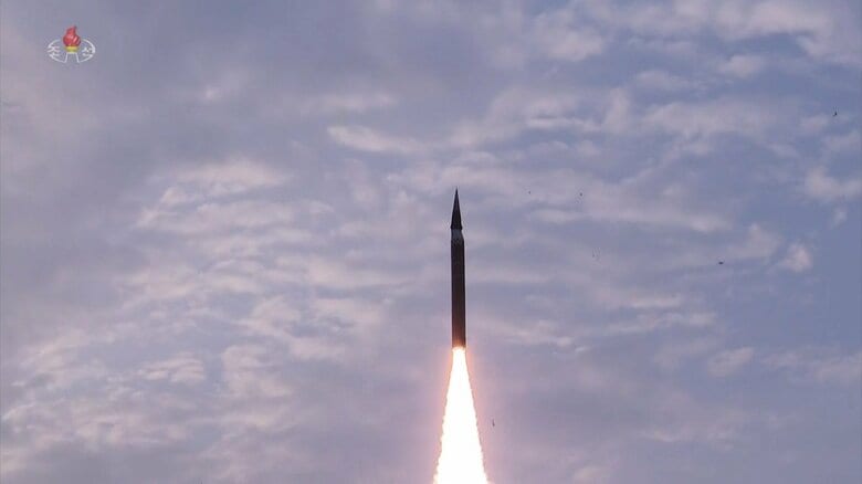 上昇する火星16ナ(火星16B)極超音速滑空体ミサイル。到達高度は100kmを超えたとされる。