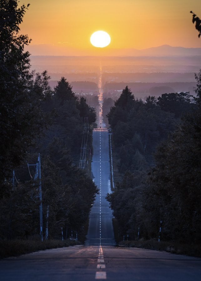 「天に続く道」の夕日