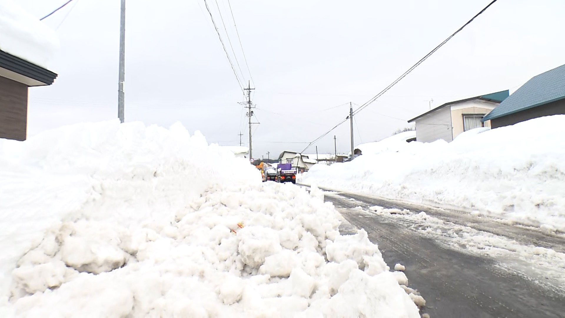 【中継】平年の3~4倍の大雪！青森市で急ピッチの除雪作業進む　車が出せず生活に支障も…